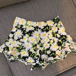 High-wasted floral shorts
